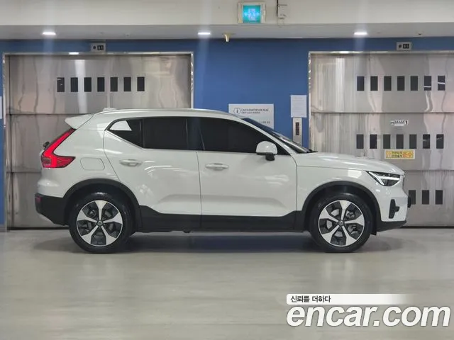 Volvo XC40 — Фото автомобиля 3