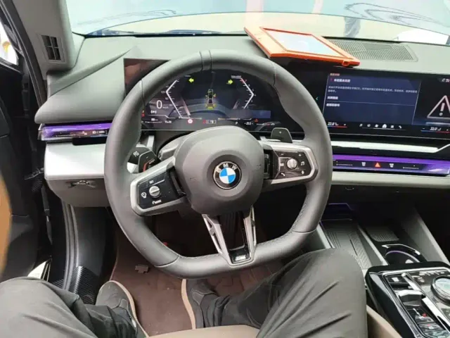 BMW 5 Series — Фото автомобиля 10