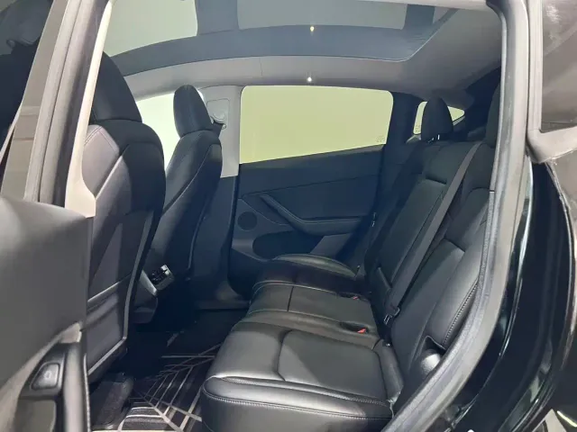 Tesla Model Y — Фото автомобиля 5