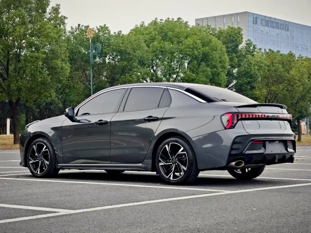 Lynk & Co 03 — Фото автомобиля 6