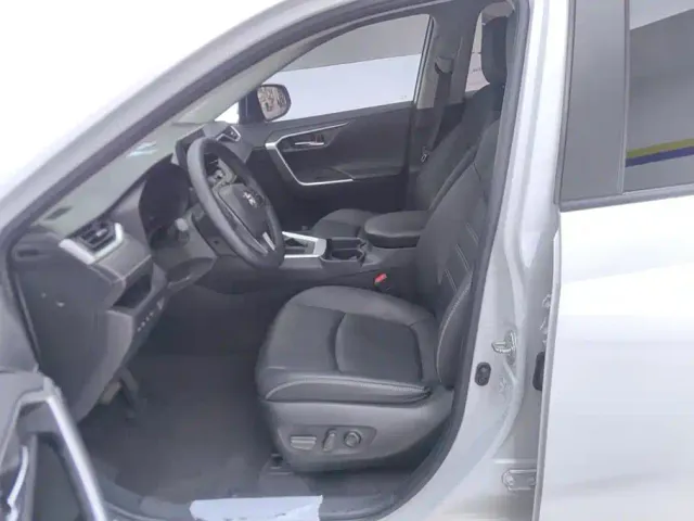 Toyota RAV4 — Фото автомобиля 9