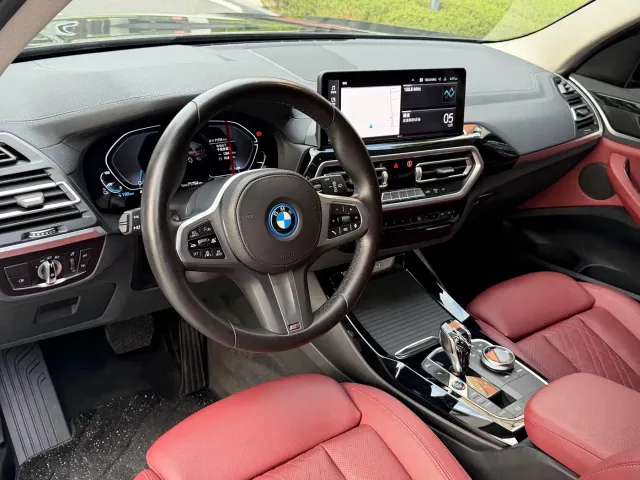 BMW iX3 — Фото автомобиля 12