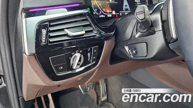 BMW 5 Series G30 — Фото автомобиля 27