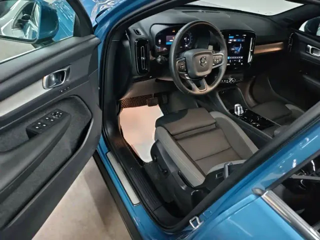 Volvo XC40 — Фото автомобиля 15