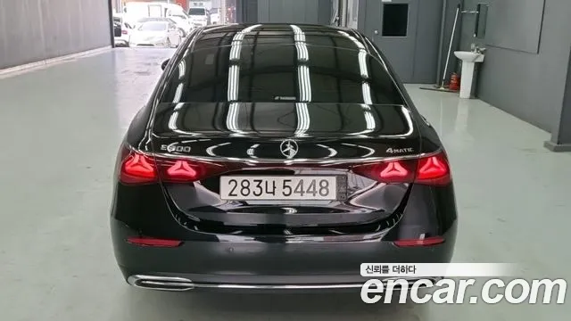 Фотография автомобиля — Mercedes-Benz E-Class