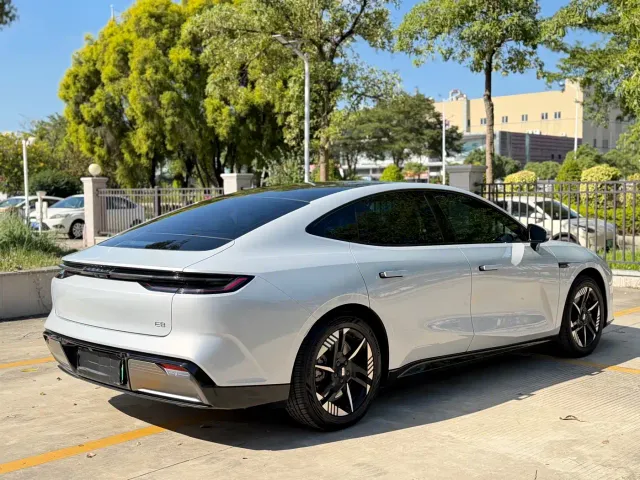 Geely Galaxy E8 — Фото автомобиля 6
