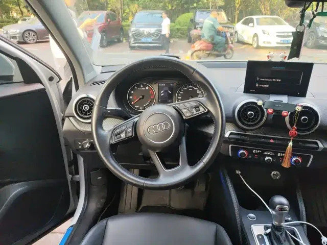 Audi Q2L — Фото автомобиля 6