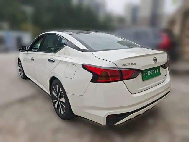 Nissan Teana — Фото автомобиля 4