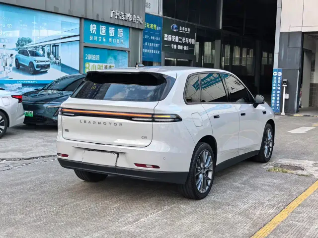 Leapmotor C10 — Фото автомобиля 6