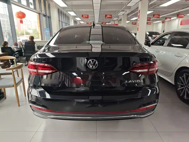 Volkswagen Lavida — Фото автомобиля 5