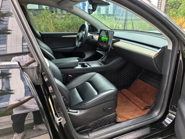 Tesla Model Y — Фото автомобиля 21