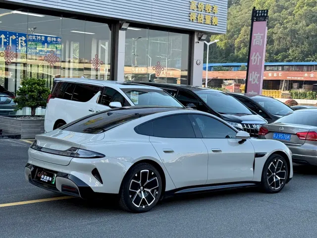 Xiaomi SU7 — Фото автомобиля 2