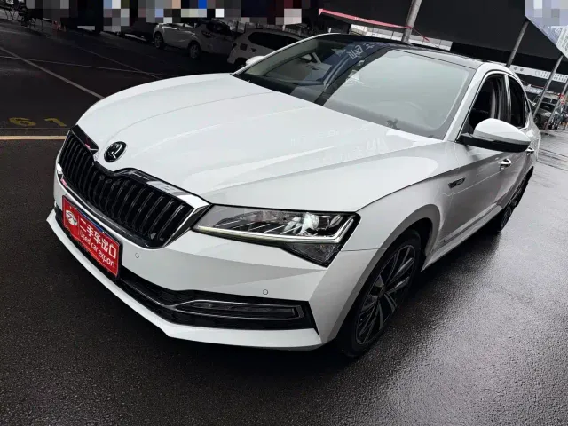 Фотография автомобиля — Skoda Superb
