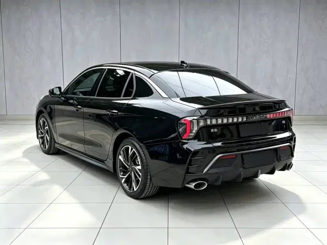 Lynk & Co 03 — Фото автомобиля 9
