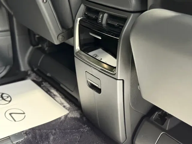 Toyota Alphard 2024 Hybrid 2.5L Prestige Edition — Фото автомобиля 20
