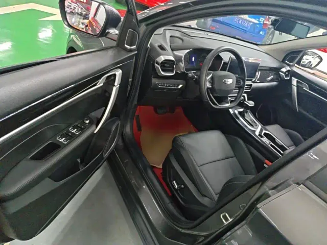 Geely Binyue — Фото автомобиля 15