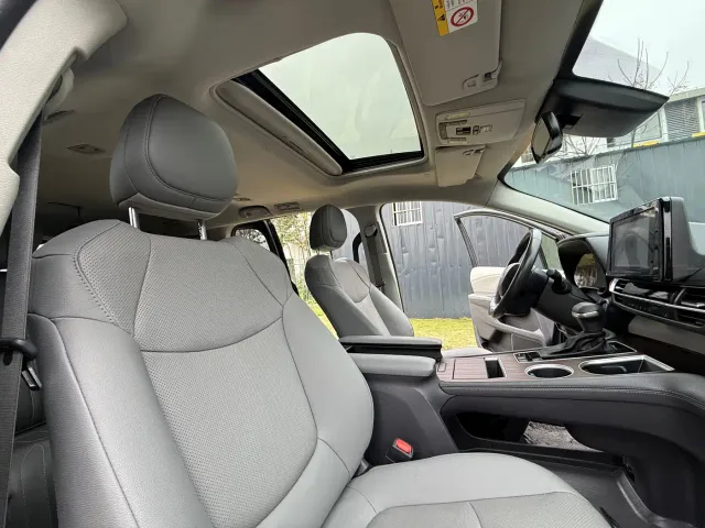 Toyota Sienna — Фото автомобиля 14