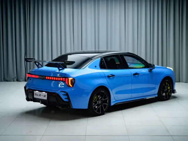 Lynk & Co 03 — Фото автомобиля 11