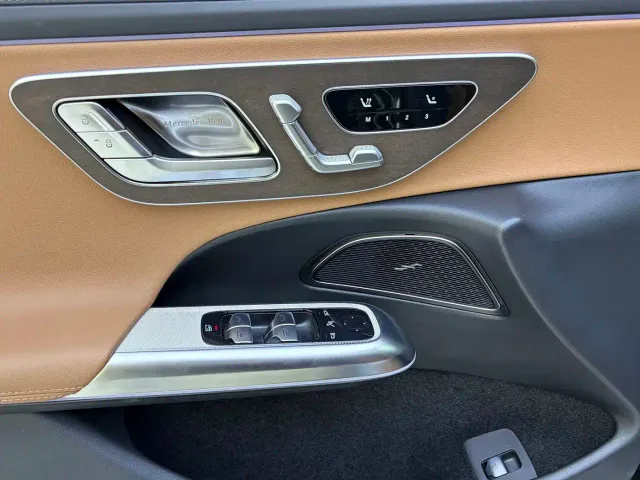 Mercedes-Benz E-Class — Фото автомобиля 20