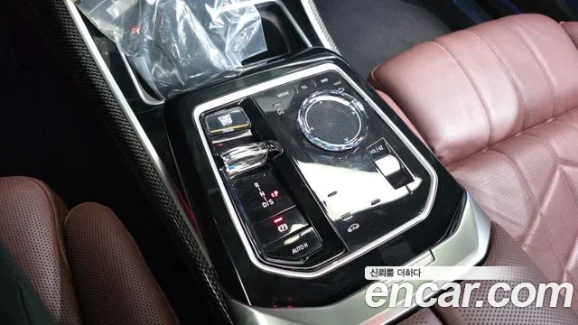 BMW 7 Series G70 — Фото автомобиля 9