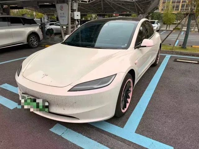 Фотография автомобиля — Tesla Model 3