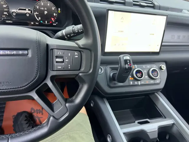 Land Rover Defender — Фото автомобиля 8