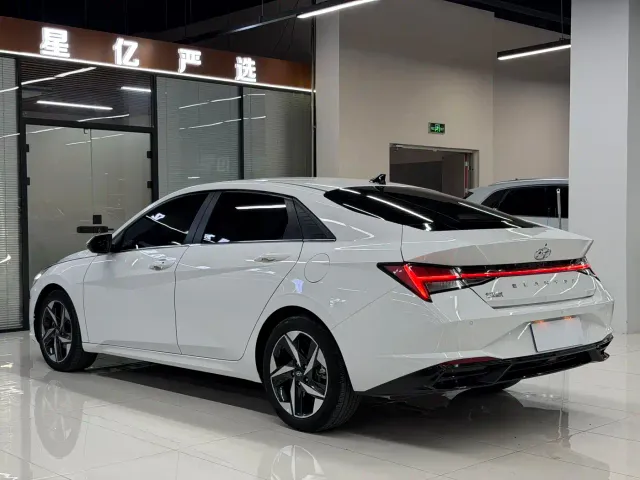 Hyundai Elantra — Фото автомобиля 19