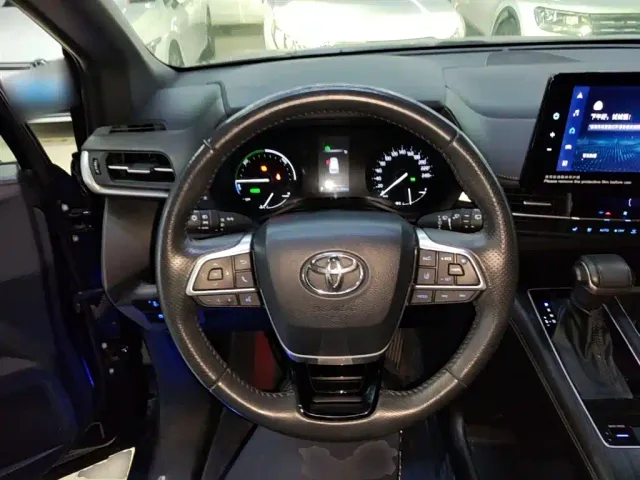 Toyota Sienna — Фото автомобиля 10