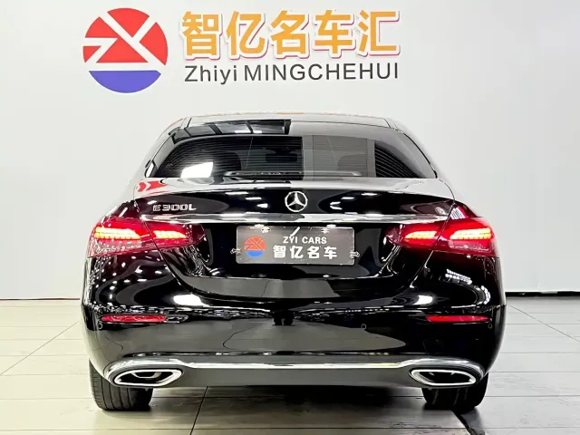Mercedes-Benz E-Class — Фото автомобиля 12