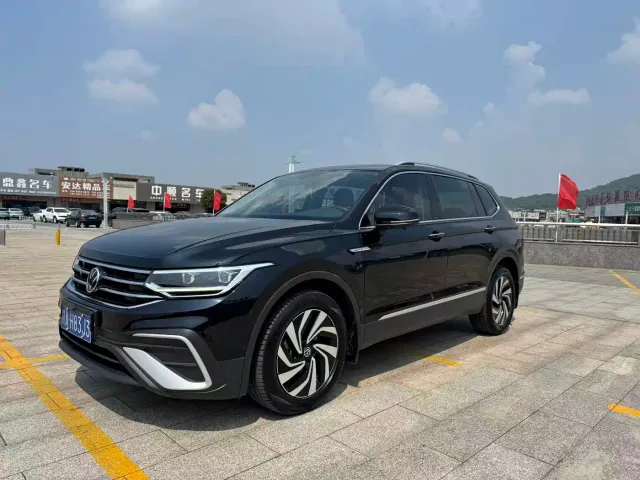 Фотография автомобиля — Volkswagen Tiguan L