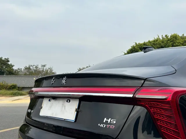 Hongqi H5 — Фото автомобиля 9