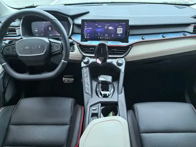 Lynk & Co Lynk & Co 06 2020 1.5T Halo — Фото автомобиля 13