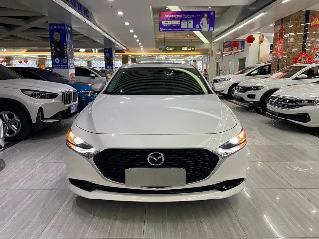 Mazda Axela — Фото автомобиля 2