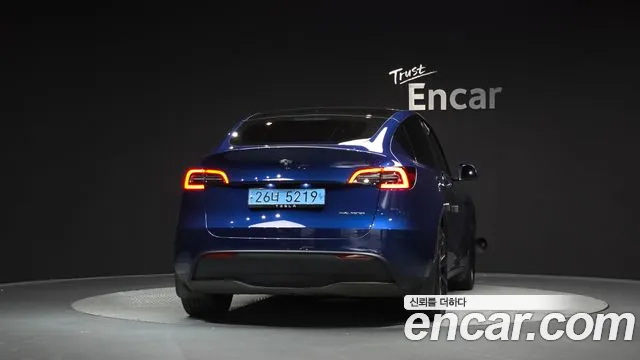 Tesla Model Y — Фото автомобиля 4