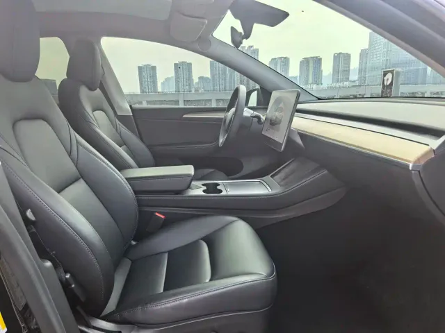 Tesla Model Y — Фото автомобиля 9