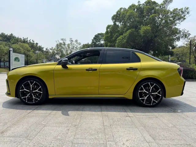 Lynk & Co 03 — Фото автомобиля 8