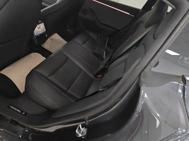 Tesla Model 3 — Фото автомобиля 16
