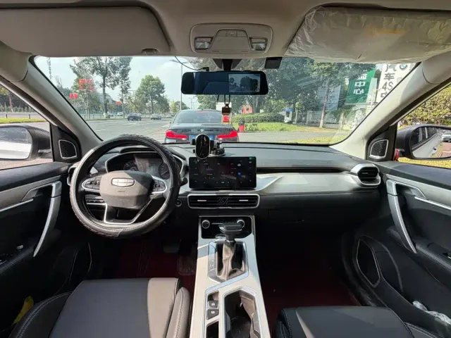Geely Binyue — Фото автомобиля 13