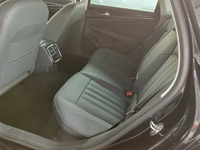 Volkswagen Passat — Фото автомобиля 11