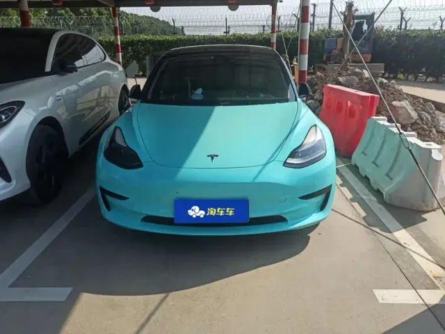 Tesla Model 3 — Фото автомобиля 2