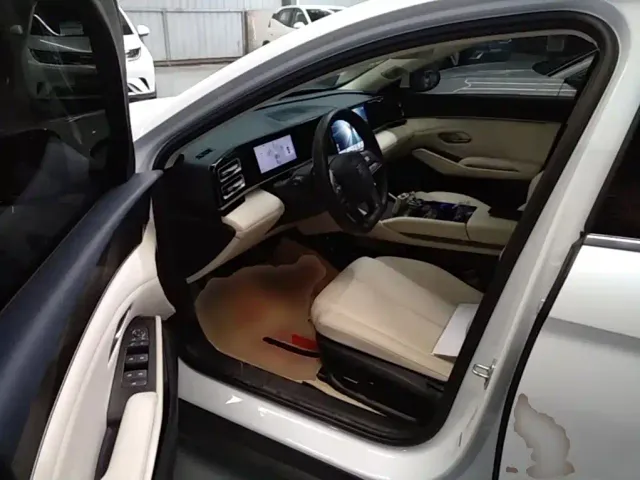 BYD Qin L — Фото автомобиля 15