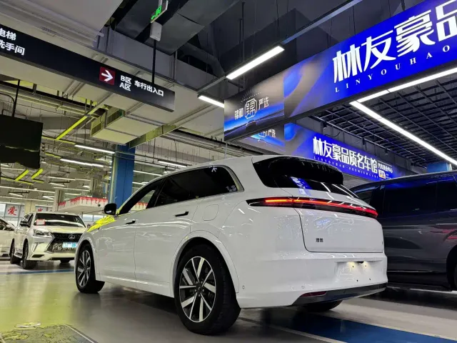 Li Auto L7 — Фото автомобиля 4