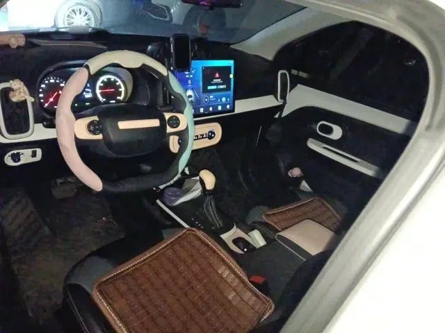 Roewe Clever — Фото автомобиля 10