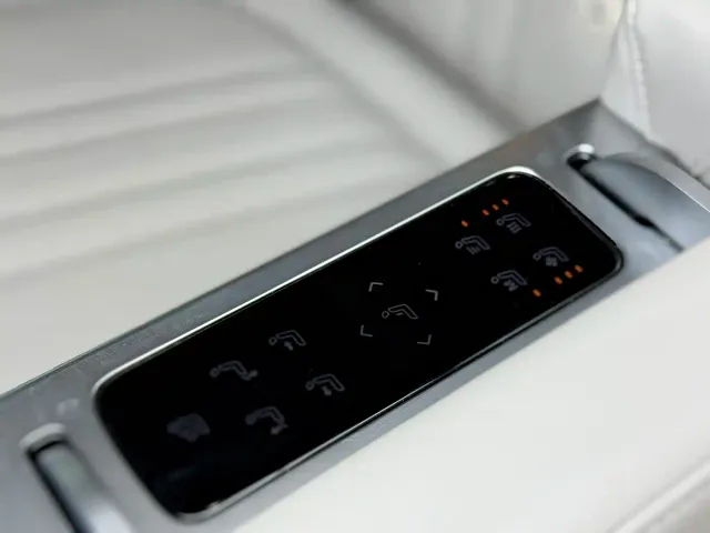 Roewe iMAX8 — Фото автомобиля 14