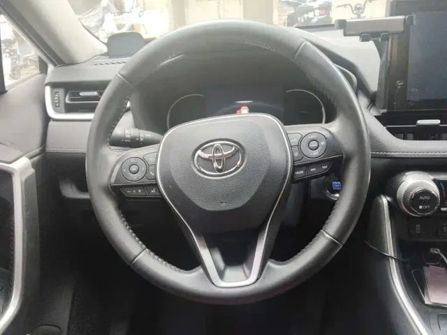 Toyota RAV4 — Фото автомобиля 6