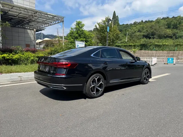 Volkswagen Passat — Фото автомобиля 5