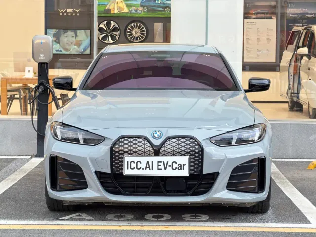 BMW i4 — Фото автомобиля 2