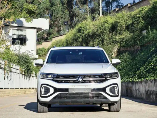 Volkswagen T-Roc — Фото автомобиля 2