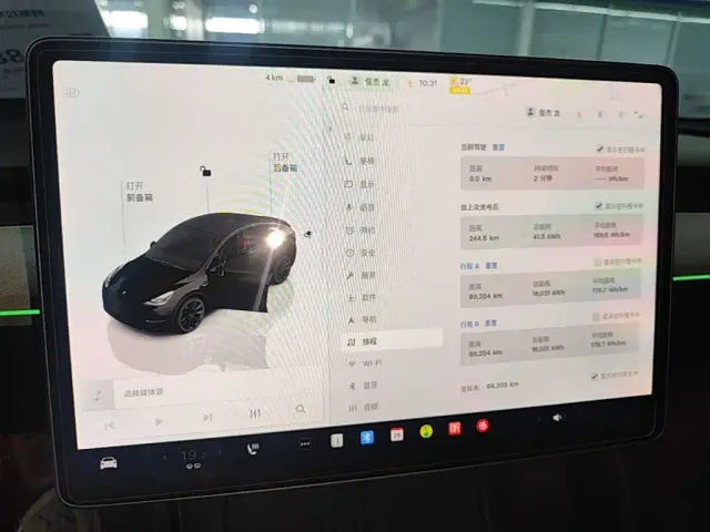 Tesla Model Y — Фото автомобиля 11