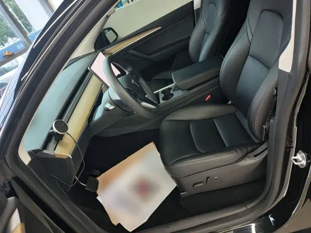 Tesla Model Y — Фото автомобиля 14
